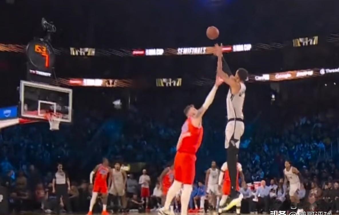 一个新秀，正在封盖整个联盟。
文班亚马场均3.2次封盖，高居联盟第一。
记住，他