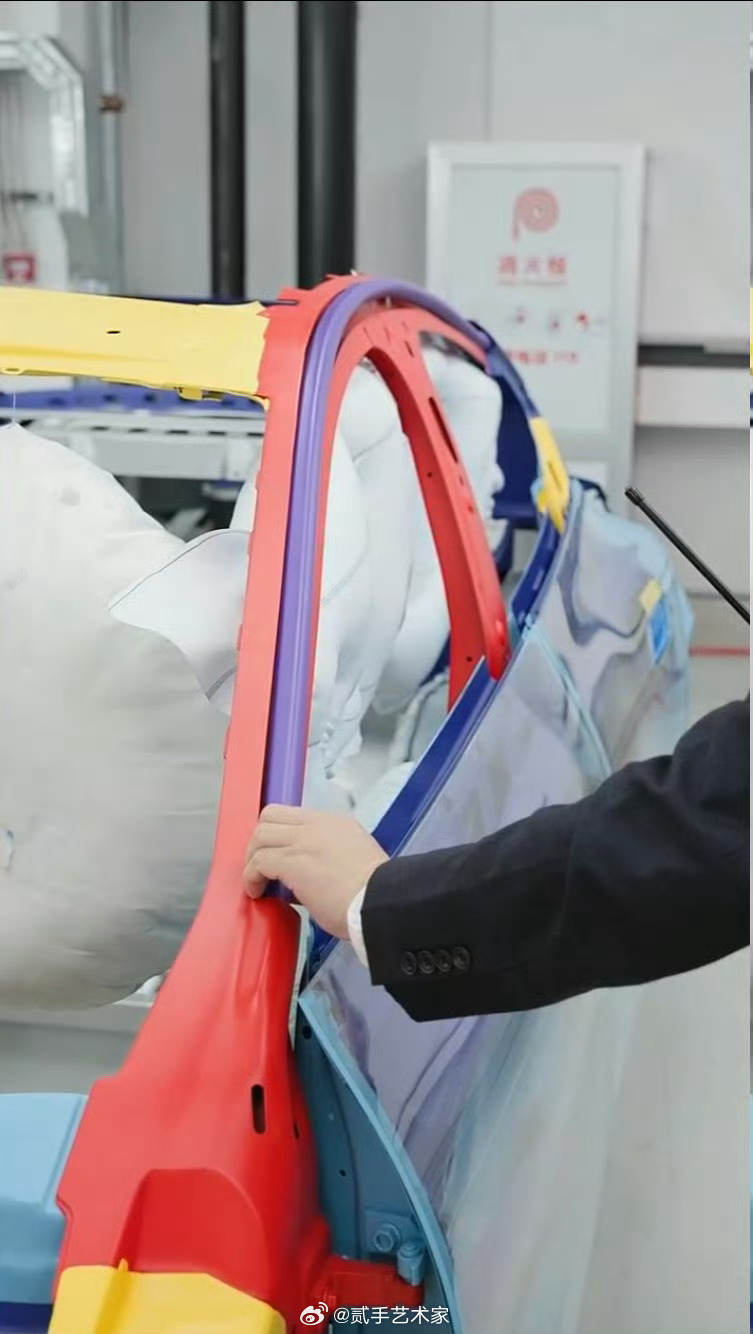 雷军称将发布装车视频你知道新SU7的车身安全有多硬核吗？在十佳车身评选中，友商高