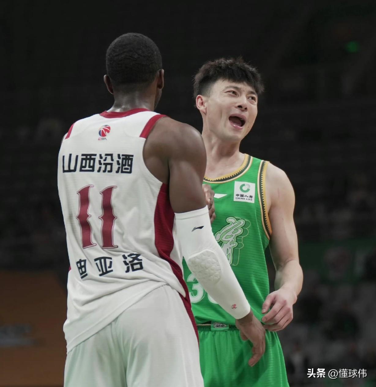 不怂！鄢手骐谈迪亚洛：

“他打到我的脸。”

“我推了一下。”

“我应该更冷