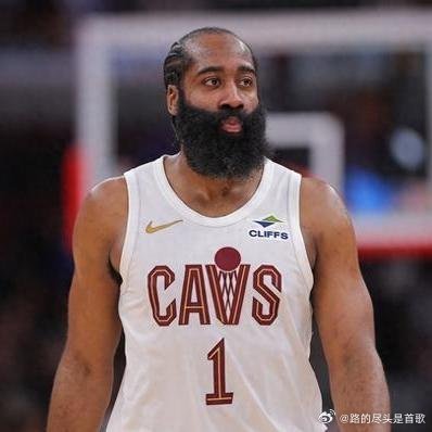 《骑士17分惨败热火！更衣室矛盾终于爆发，杨毅怒指一人：他不配赢》嗨，骑士这防守