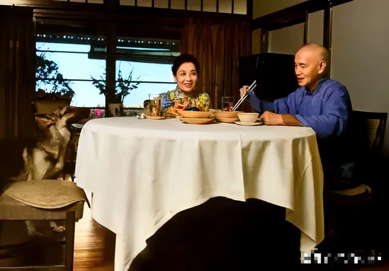 一九六一年，在台湾的蒋介石和他的夫人宋美龄。这而非演戏，也并非电视中的演员所扮演