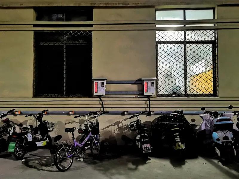 4月15日发布，“电动车充电，服务费远远高于电费，太不合理了”，郑州一小区业主反