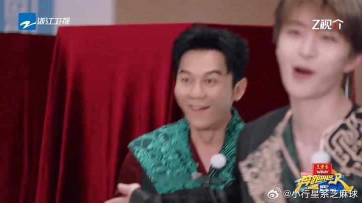 李晨好大一个白眼李晨让观众自己解读和白鹿组合奔跑吧     谁懂啊，李晨那个大白
