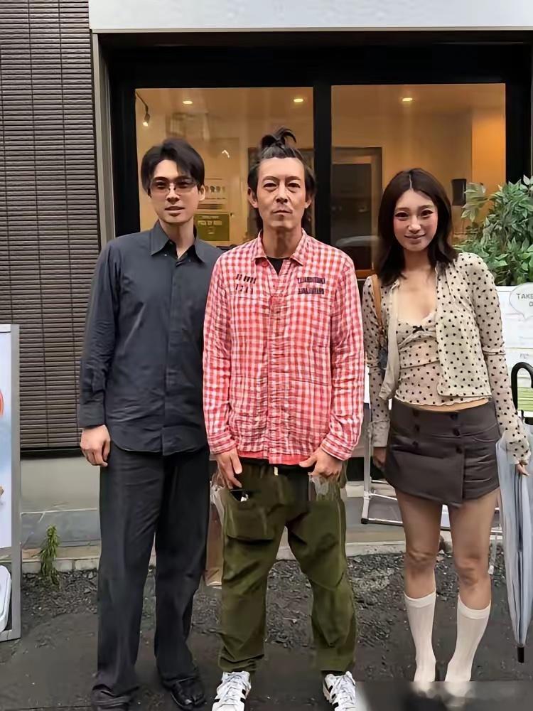 眼前这个瘦的皮包骨的男人，曾经潮流火爆，你还能认出他是谁吗？ 