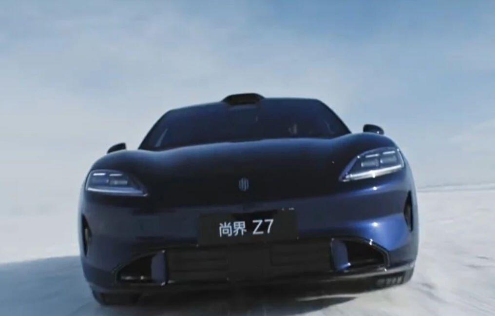 华为尚界Z7实车曝光，小米SU7的对手来了！尚界Z7由上汽与华为联合打造，将于春
