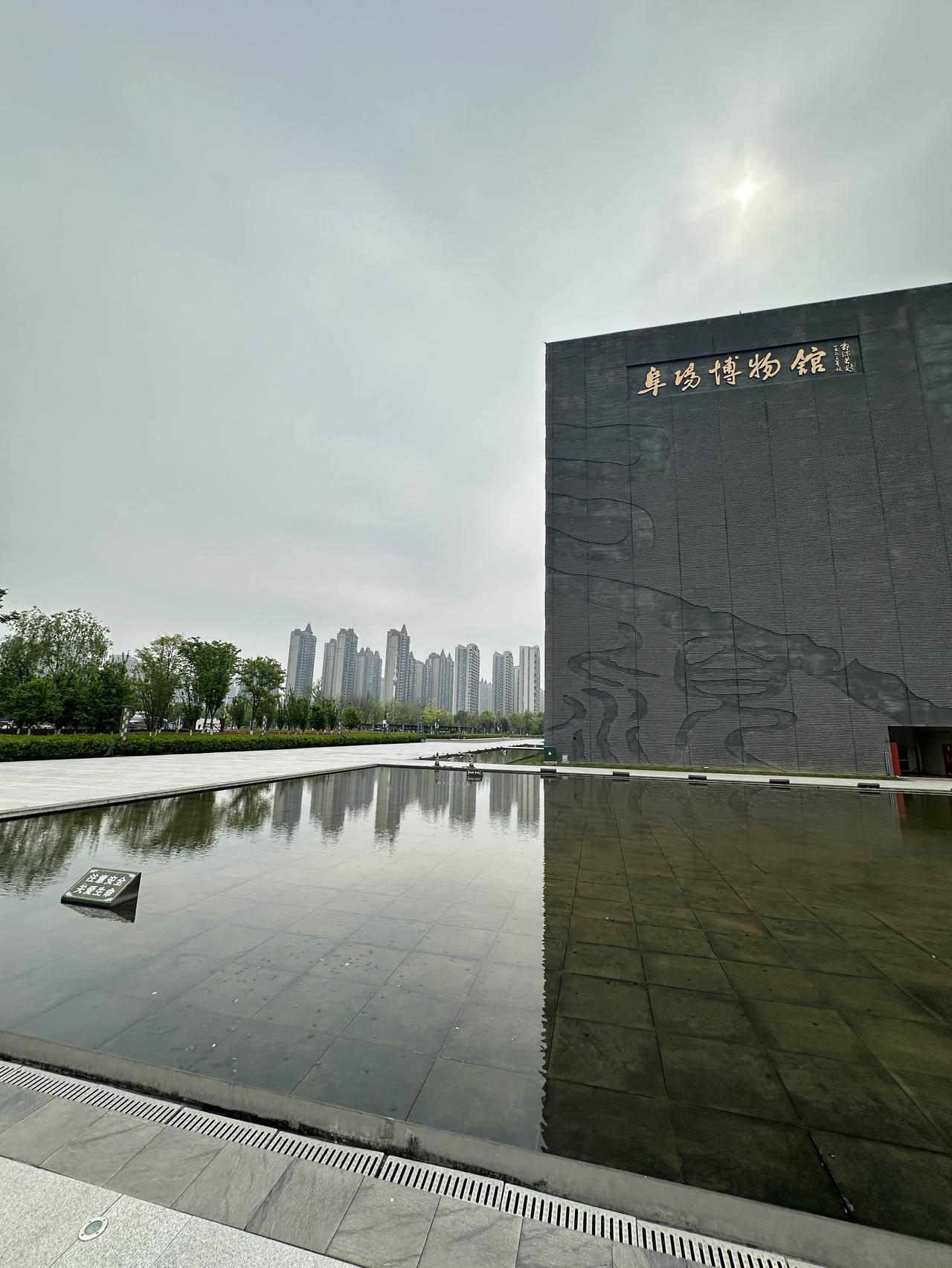 第一次来阜阳才发现这里的面馆、胡辣汤多，与河南的饮食有些类似。昨天我入住的全季酒