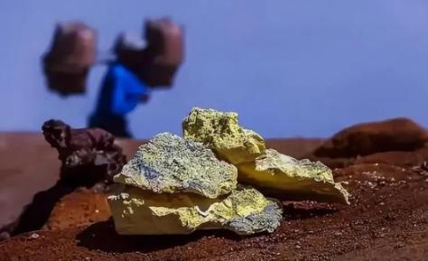 全球都以为中国会一直卡着稀土出口的脖子，没想到中方突然官宣，直接给全球供应链来了