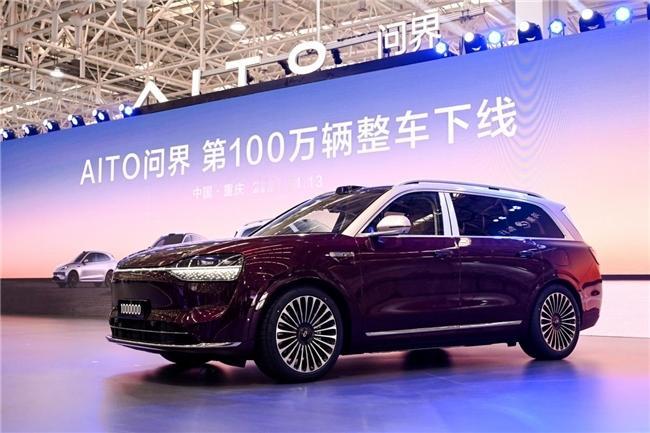 2026年央视春晚舞台上，问界M9又火了一把！这次它和梁家辉、刘涛、张新成这些大