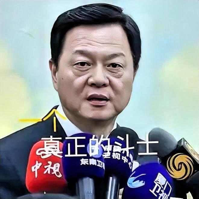 两岸统派里，洪秀柱和周锡玮都是响当当的名字，但要论“硬刚到底”的劲儿，周锡玮绝对