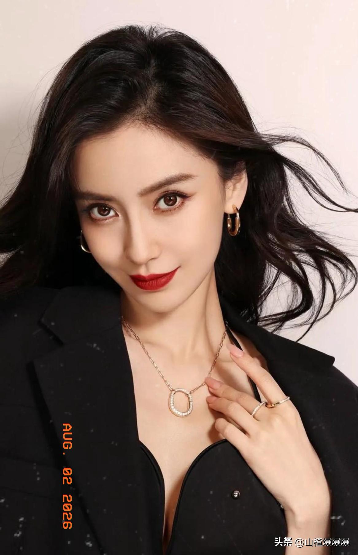 很多人都在问，
杨颖怎么离了婚这么久，
为什么一直没有再婚，其实原因很简单，不是