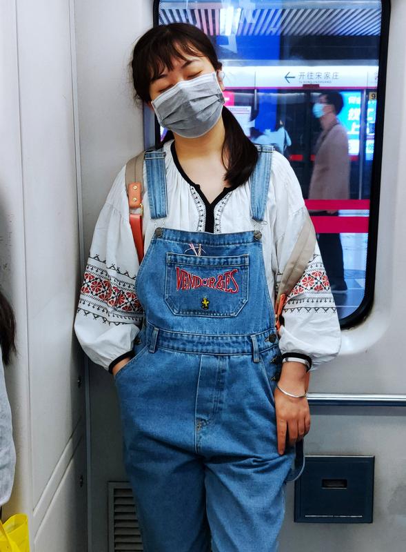 春节熬夜后补觉，很多人觉得能把觉“补回来”，其实这是个误区。春节期间，看春晚、守