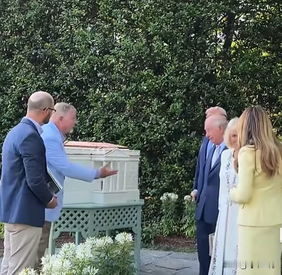 Donald Trump 夫妇与 King Charles III，Queen 