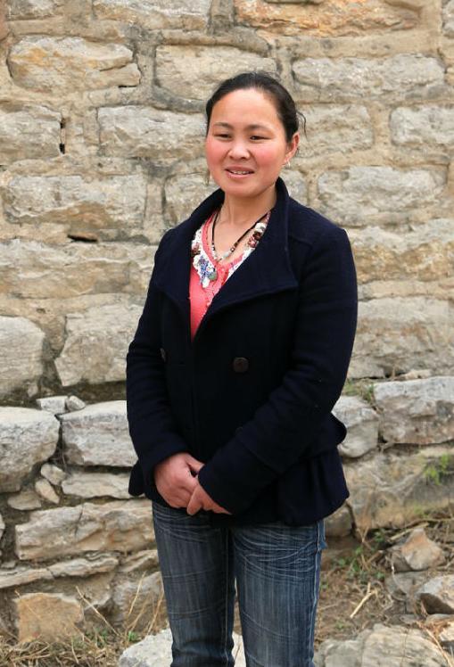 1994年，一名18岁的女孩被人贩子以2700元卖给了一位放羊人，洞房当晚，女孩