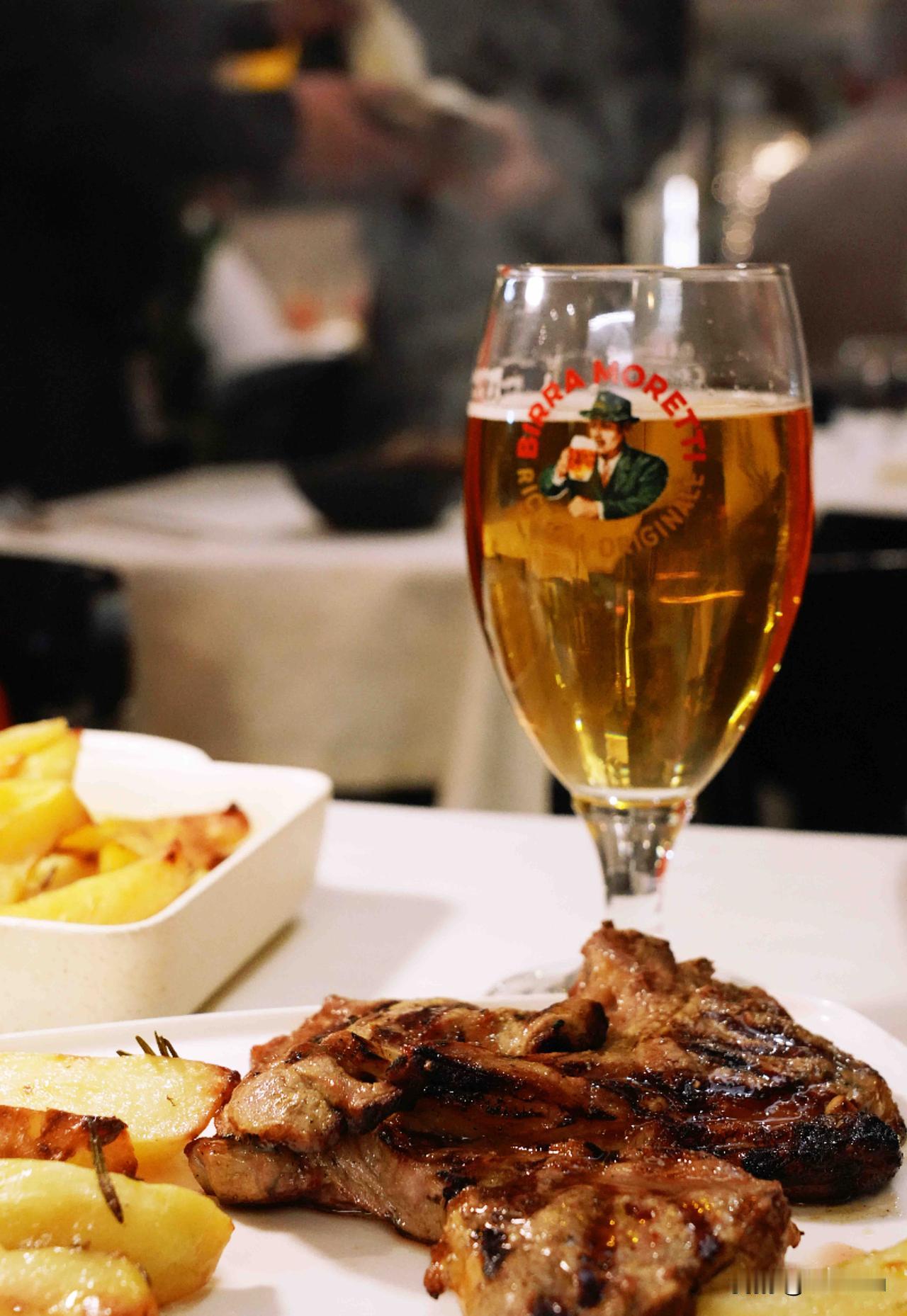 意大利真是欧洲少有的美食天堂，意大利面，披萨，各种海鲜，牛排羊排牛尾，冰淇淋甜品