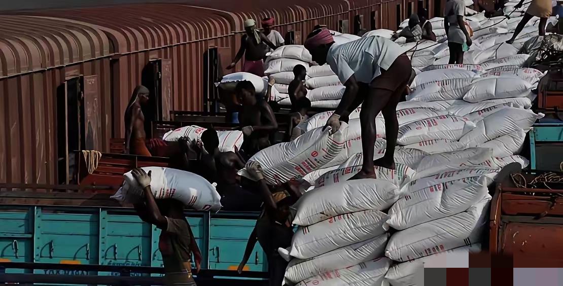 印度紧急向中国求援尿素，欧美多国等着看北京回应，没想到新德里又翻脸了！
印度那边