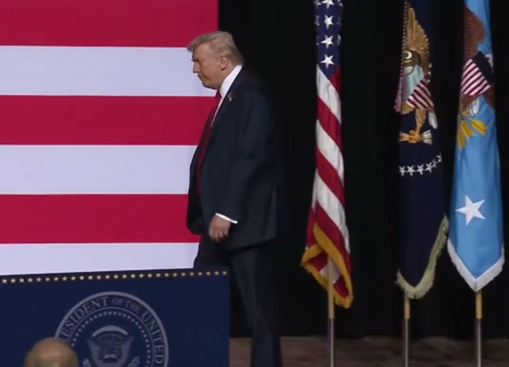 分析：特朗普已成跛脚鸭，不受欢迎，正遭遇四面八方的压力海外新鲜事 本文刊发在纽约