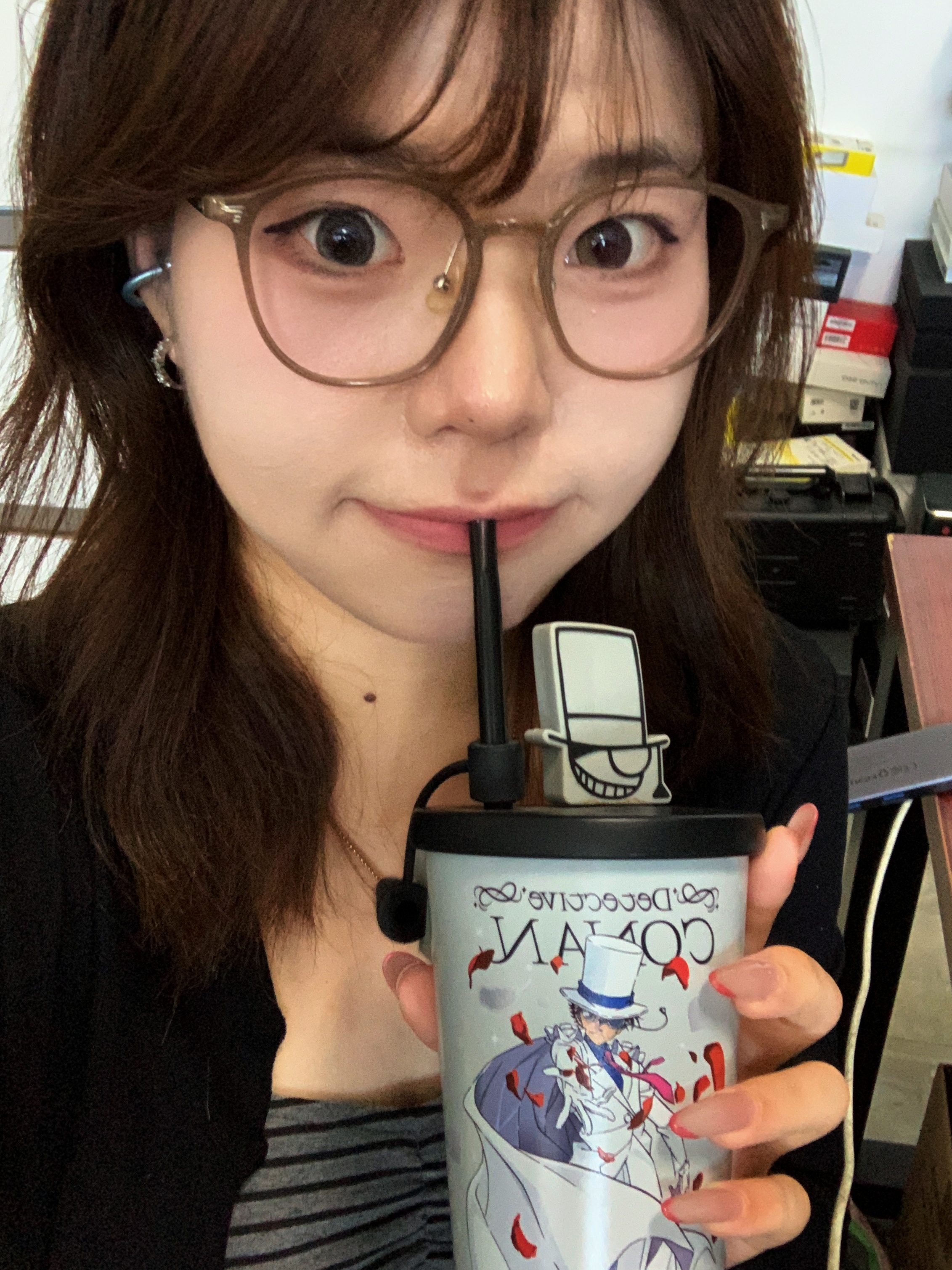 今天一早翻出了俺23年买的奈雪×柯南联名杯子没有想到！！保存的特别好hhhh…好