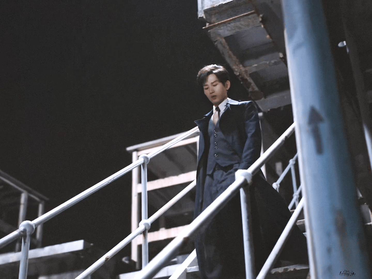爸爸来我家第一件事就是打开探乐派看《深潜》，看完跟唱一遍主题曲《家书》，再口琴、