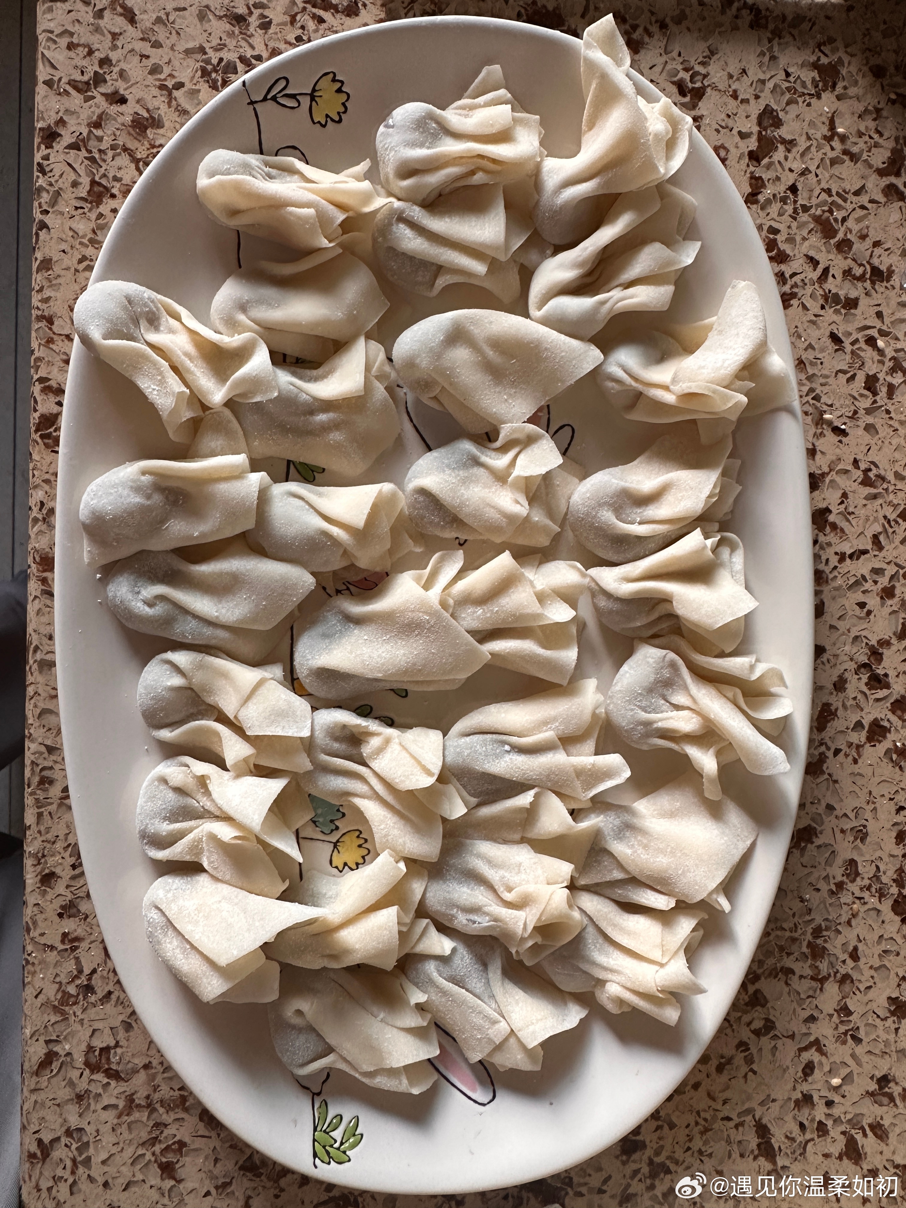 蛋黄下岗虾滑上岗蛋黄下岗虾滑上岗 我现在超爱虾滑的。每周都包这个虾滑云吞。把虾滑