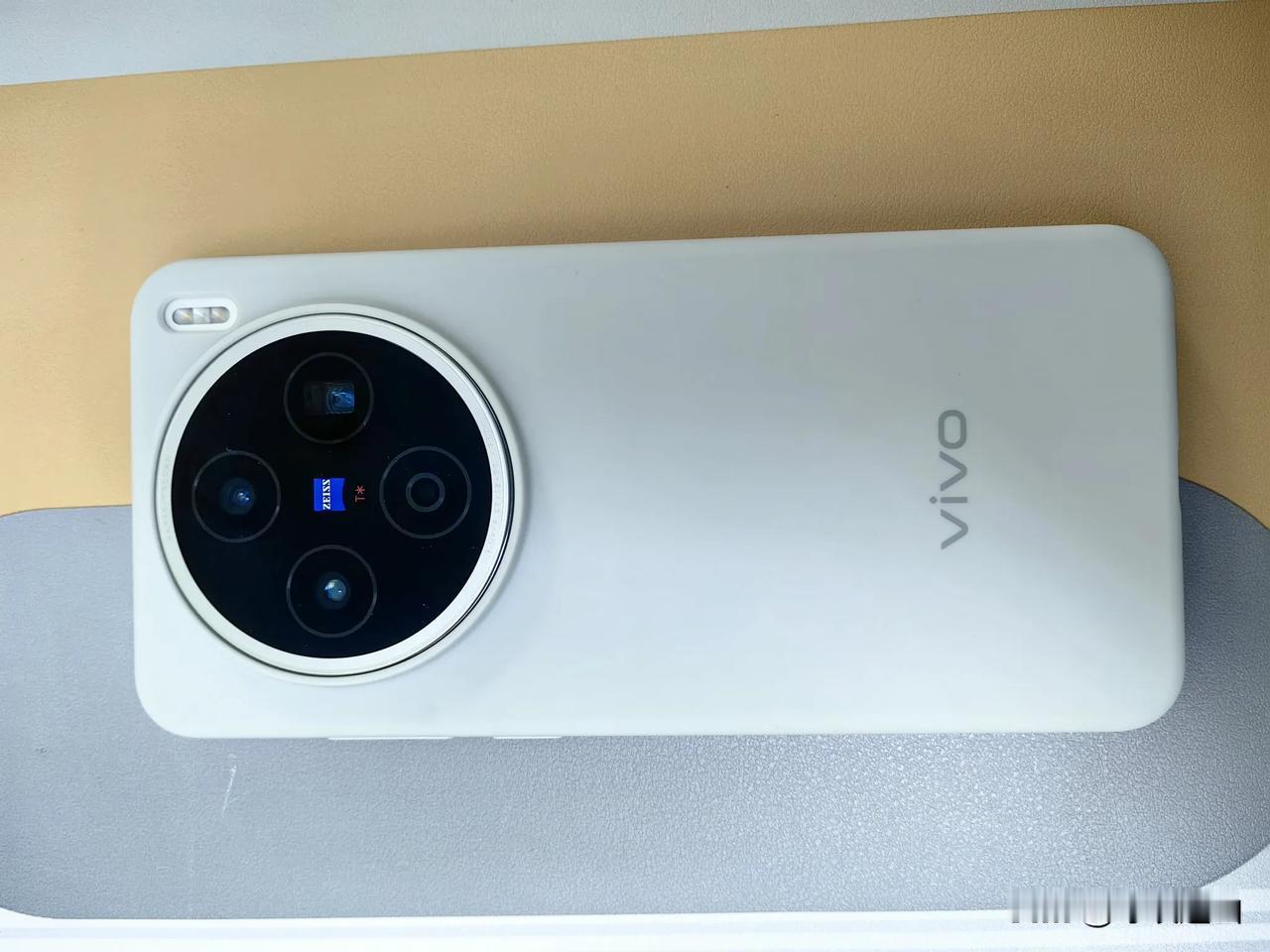 媳妇的vivox200s到手了，是12+512的配置。体验了一番，说实在的，真的