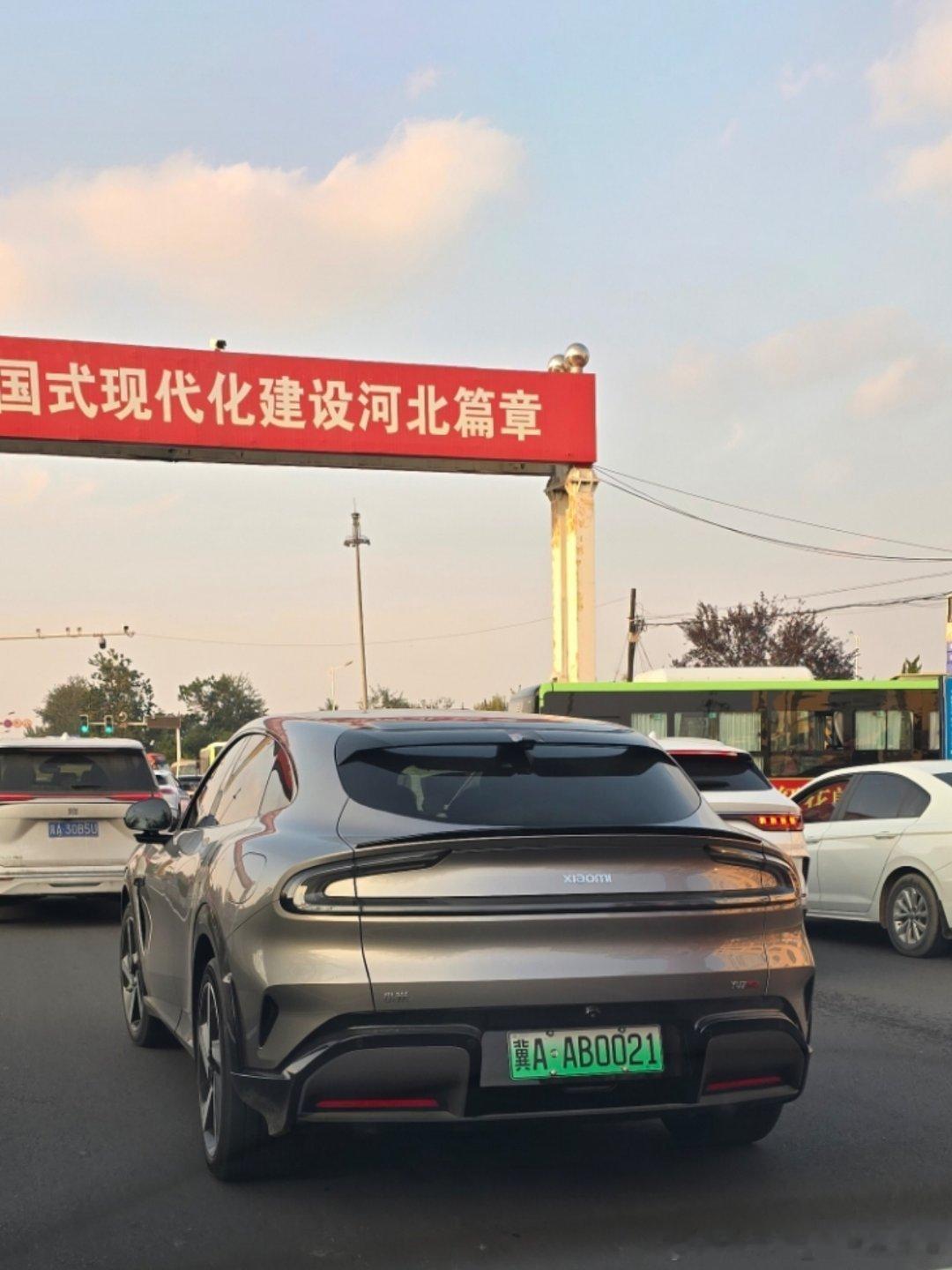 这个颜色的小米YU7很有质感[酷]小米汽车小米yu7﻿ ​​​