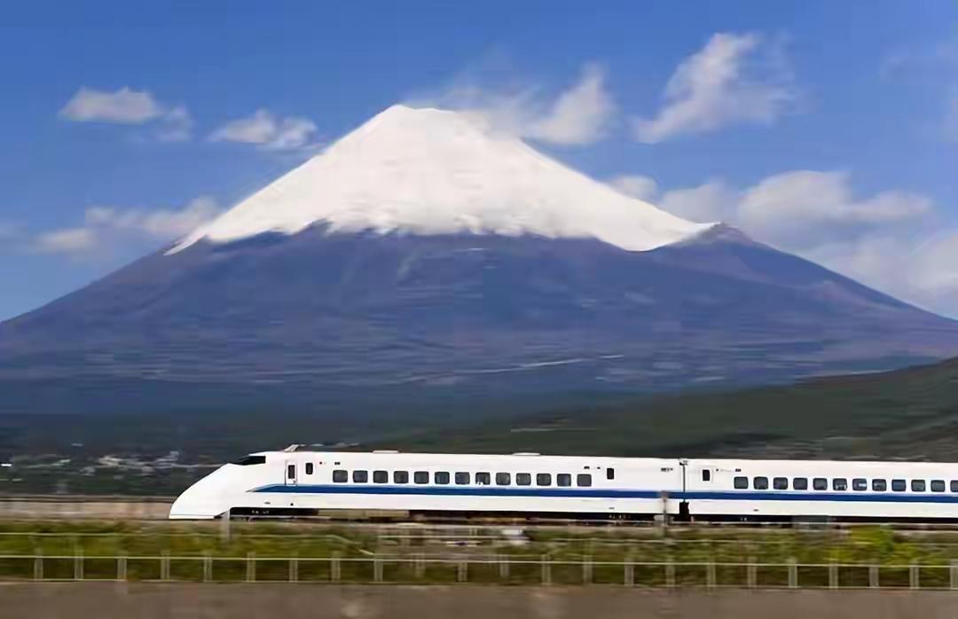 高铁确实是国家实力的有力体现。日本作为开创者，1964 年就建成世界首条高铁新干