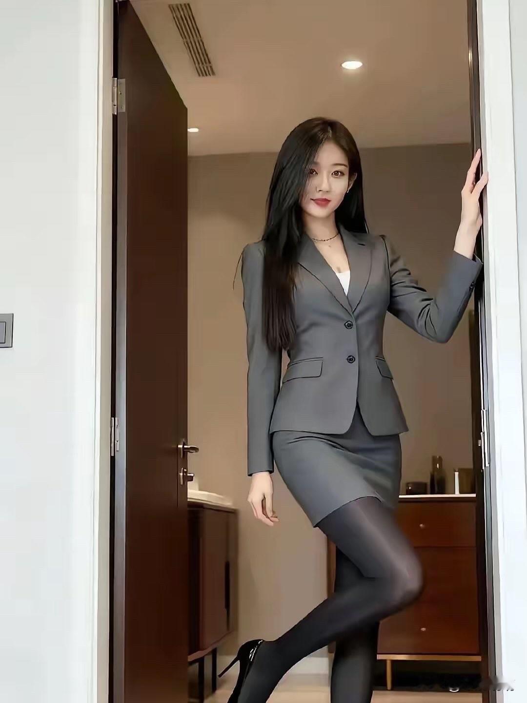 优雅职场风，自信满满地迎接每一天！💼💄气质职场穿搭 简约职场风范