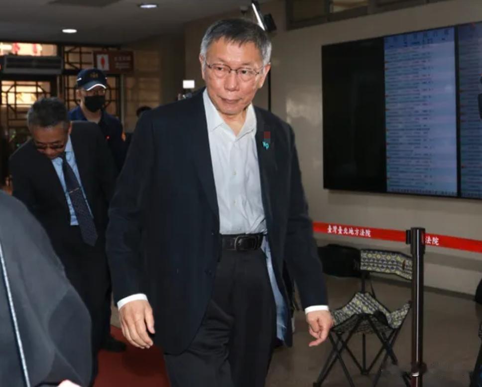 柯文哲40分钟控不平！法庭上激动哭出声

针对柯文哲涉京华城案、政治献金弊案，台