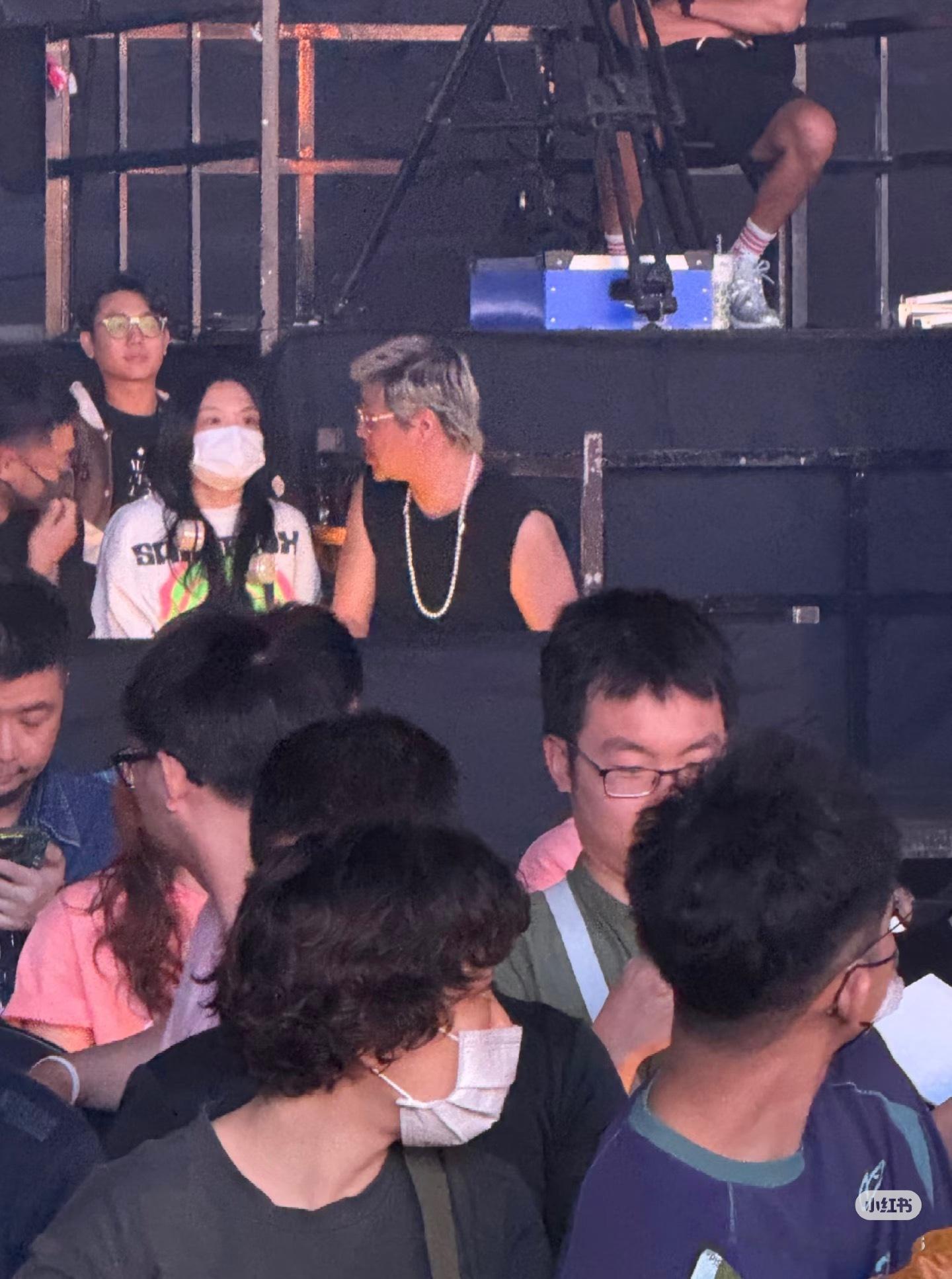 今天徐佳莹去看孙燕姿演唱会咯😍 ​​​