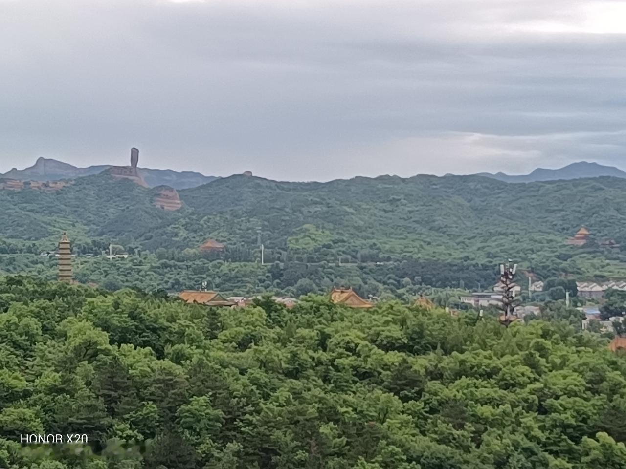 五年以后最先退场的是众多的加油站，现在虽然油价一直在张，可加油站风生水起，是因为