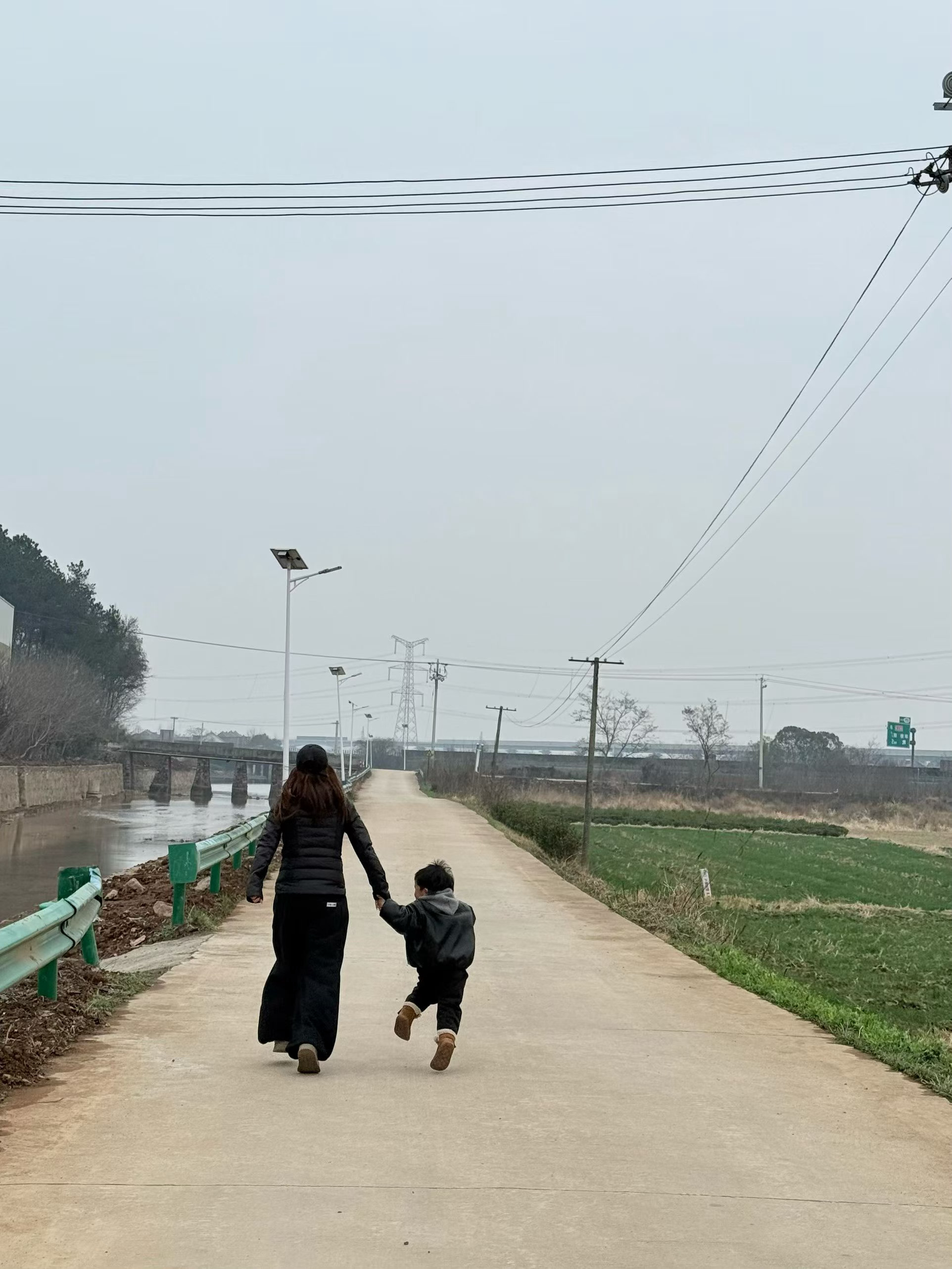天天下雨，好不容易有个多云，带娃出去跑跑 