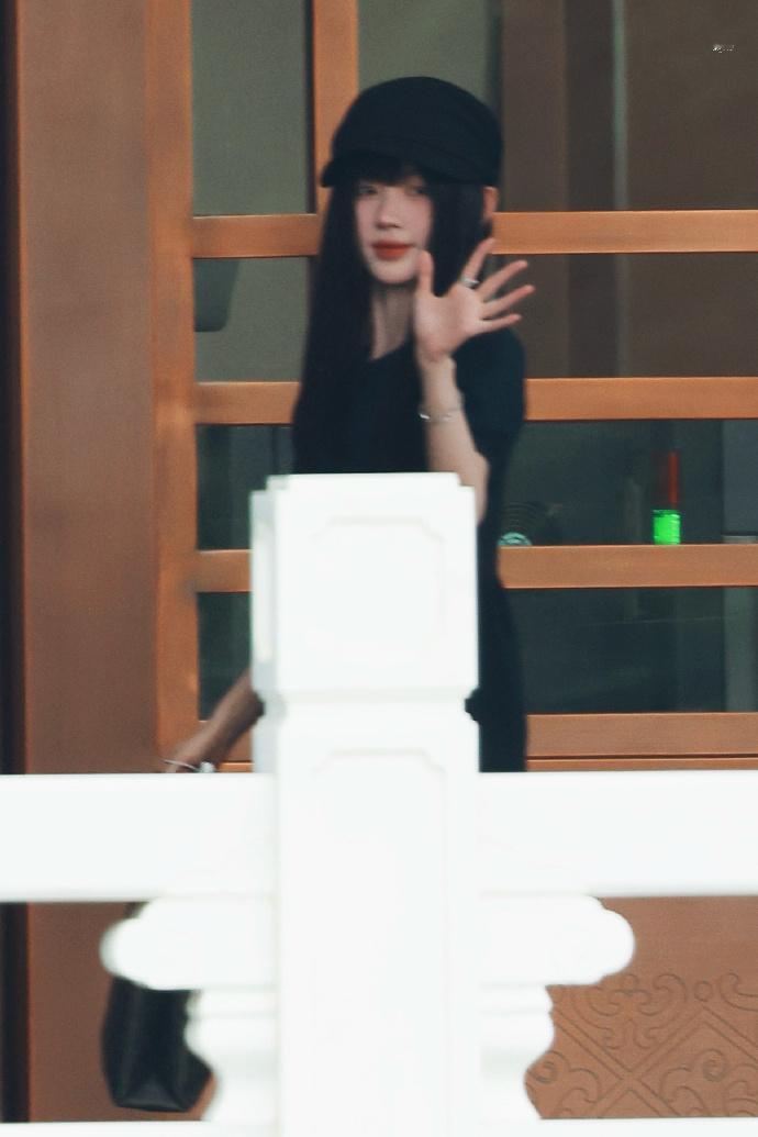 鞠婧祎 看见这张脸我将给全世界好脸色鞠婧祎苏绿夏
