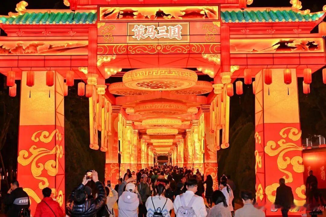 惊人！好多外国人来成都喽，大年初一就有60个境外航班，这陆陆续续的都来成都过年，