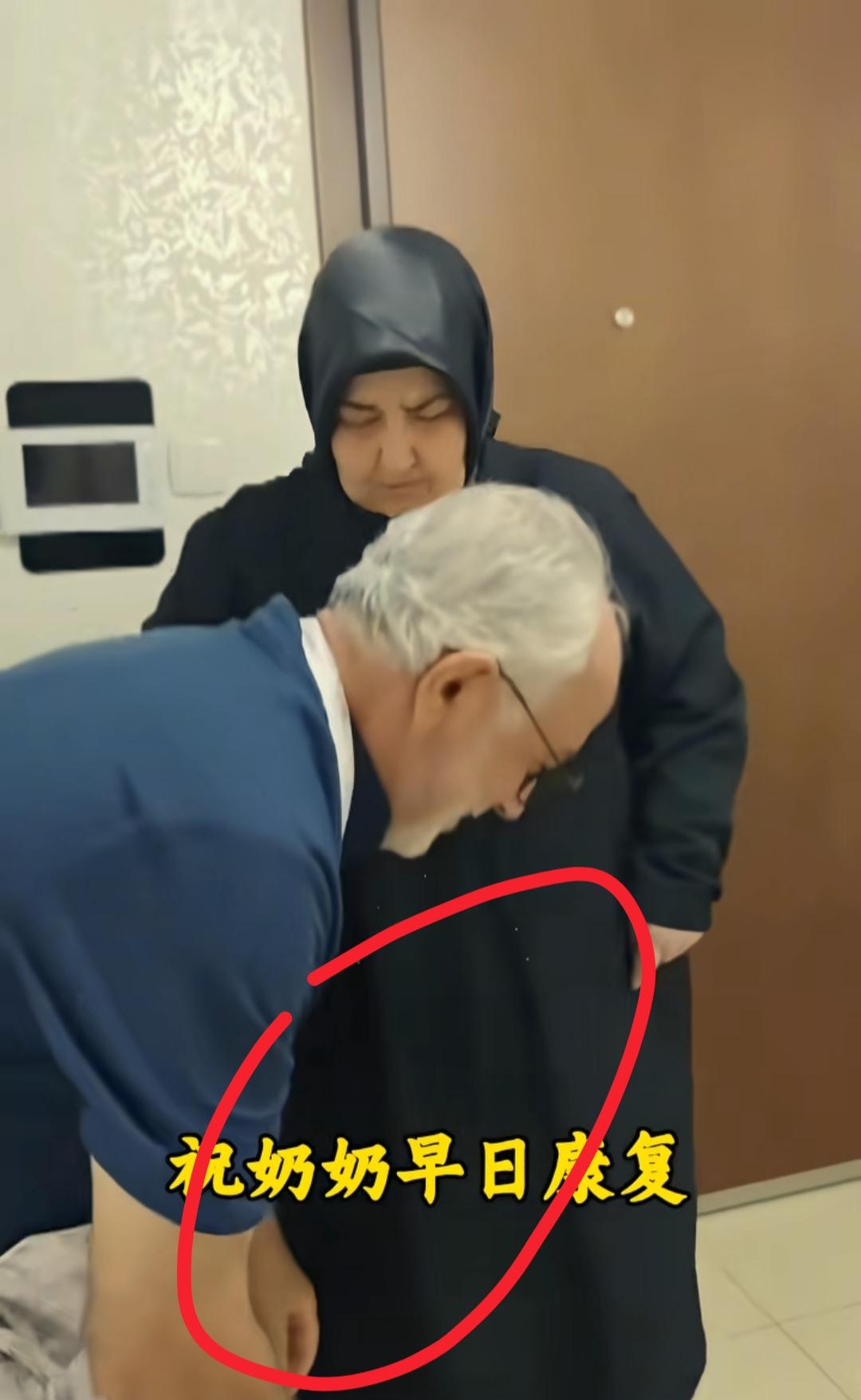 我开始有点理解小米娜一家了
这么果断说走就走的家庭，谁会不共情啊？
不仅是因为孝