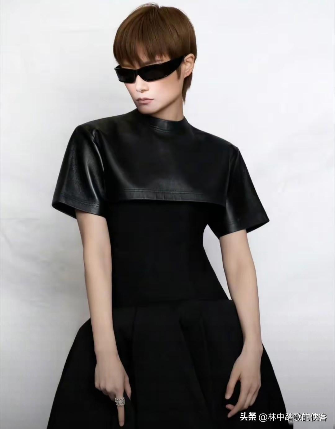 大家发现没？
李宇春，简直就是娱乐圈解不开的谜。
今晚居然又压轴了，估计是她的相