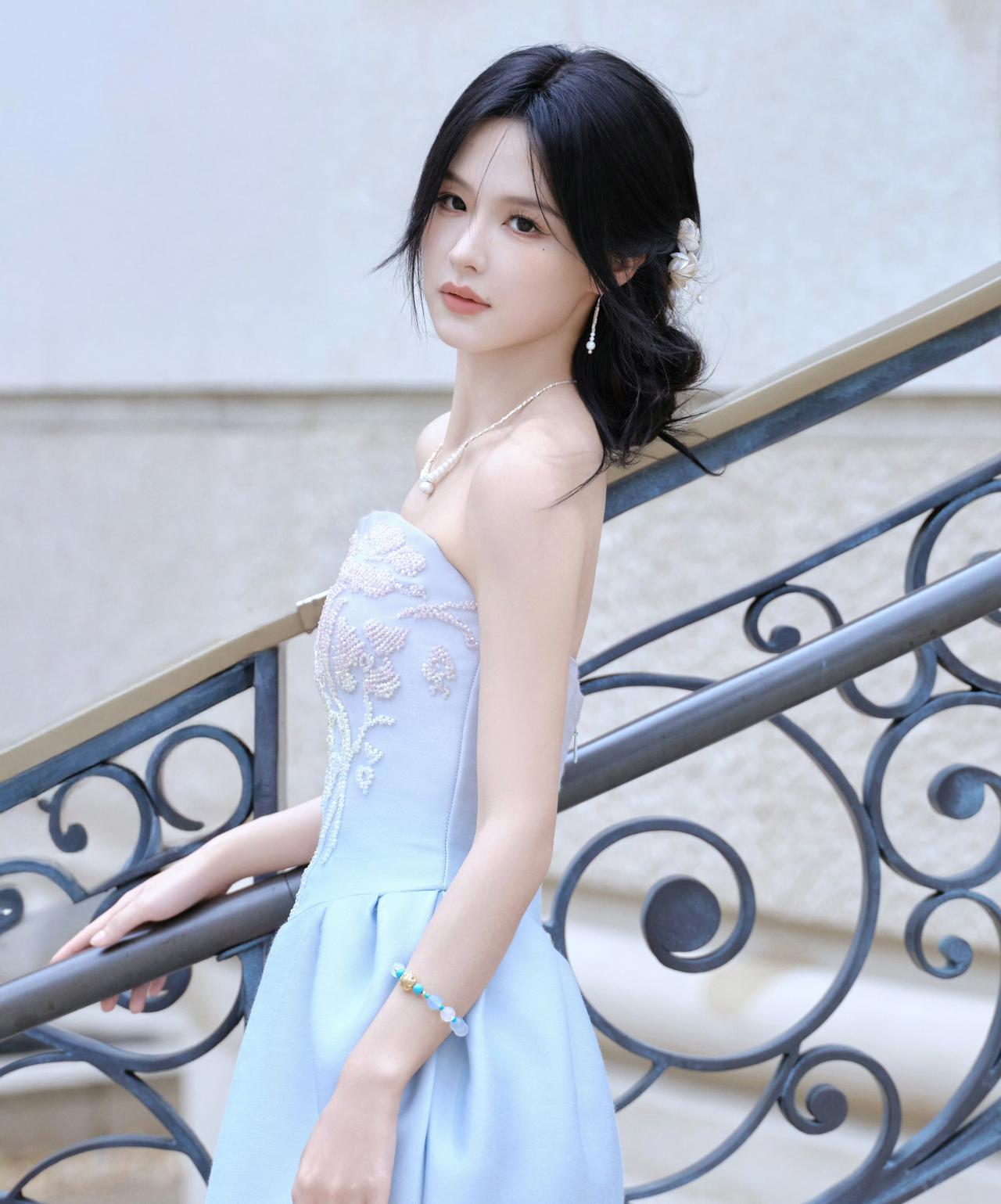 余茵