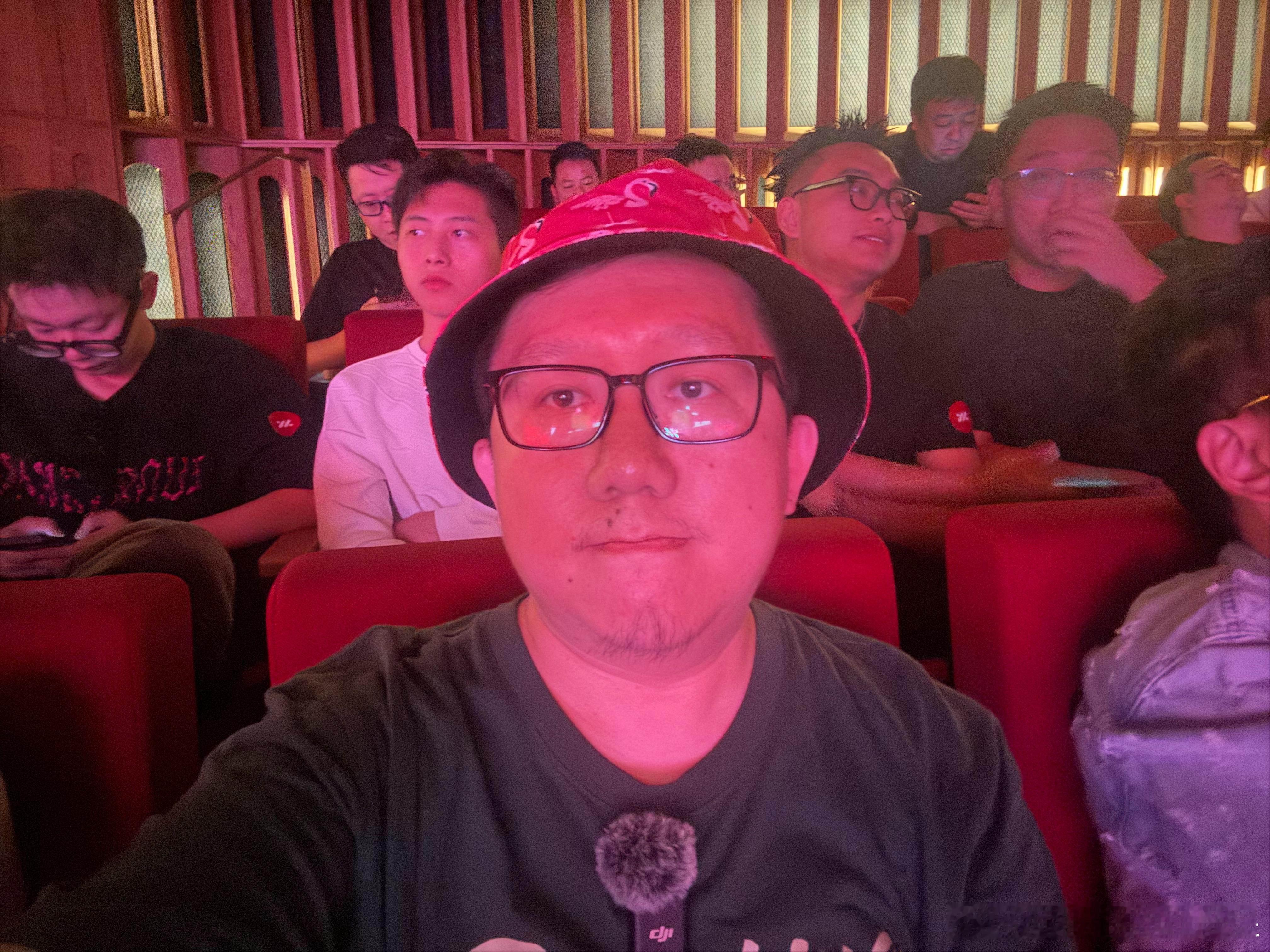 大v聊车全新智己l6 今晚的前滩 红的发紫[哇][哇][哇]  ​​​