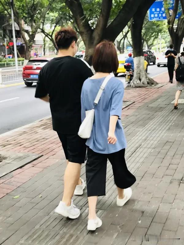 女儿找大11岁男友，我还真有点纠结。从女孩角度看，大11岁的男人有不少优势。心理