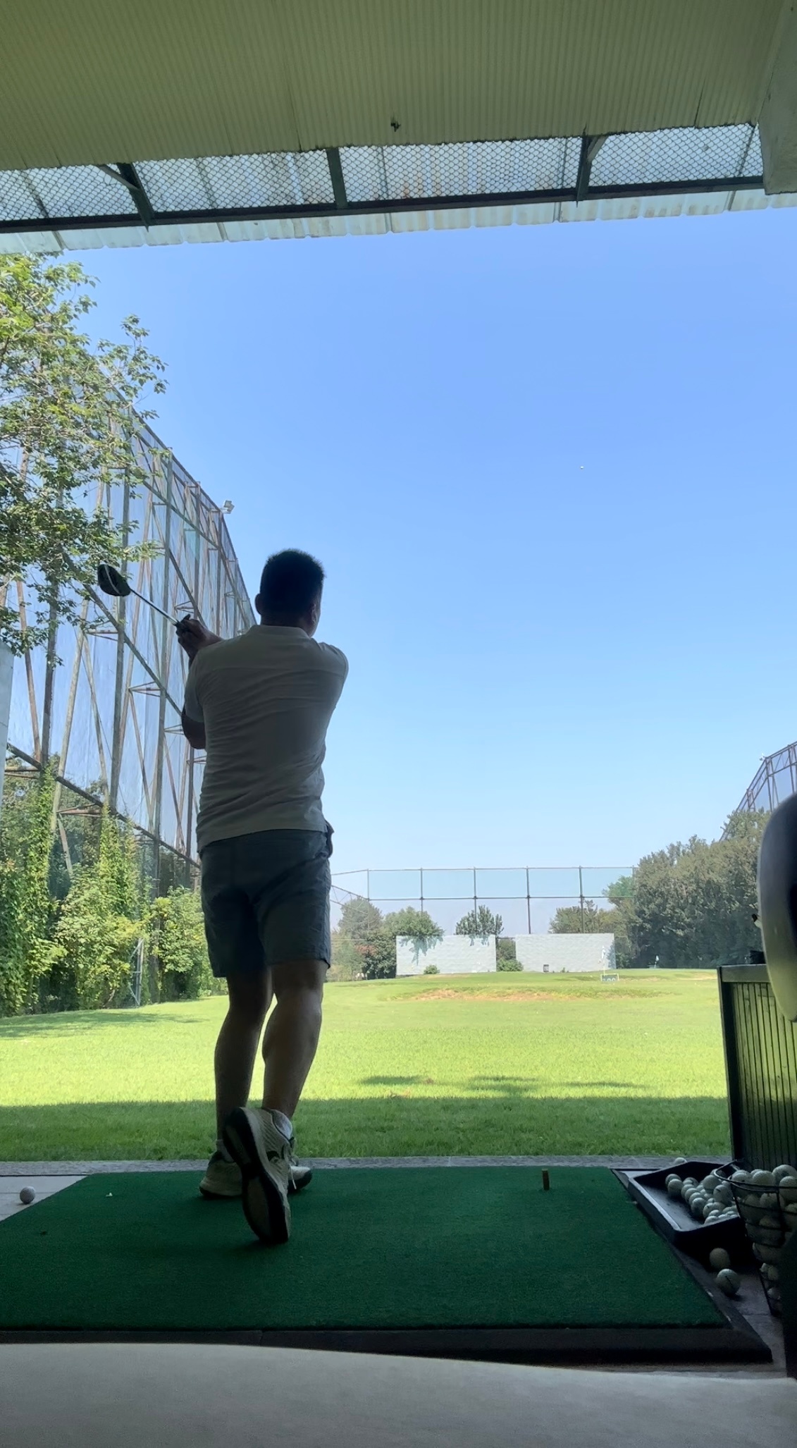 忙里偷闲去打个球居然偶遇了宁泽涛，很有礼貌很nice的一个人，祝打球开心，以后别