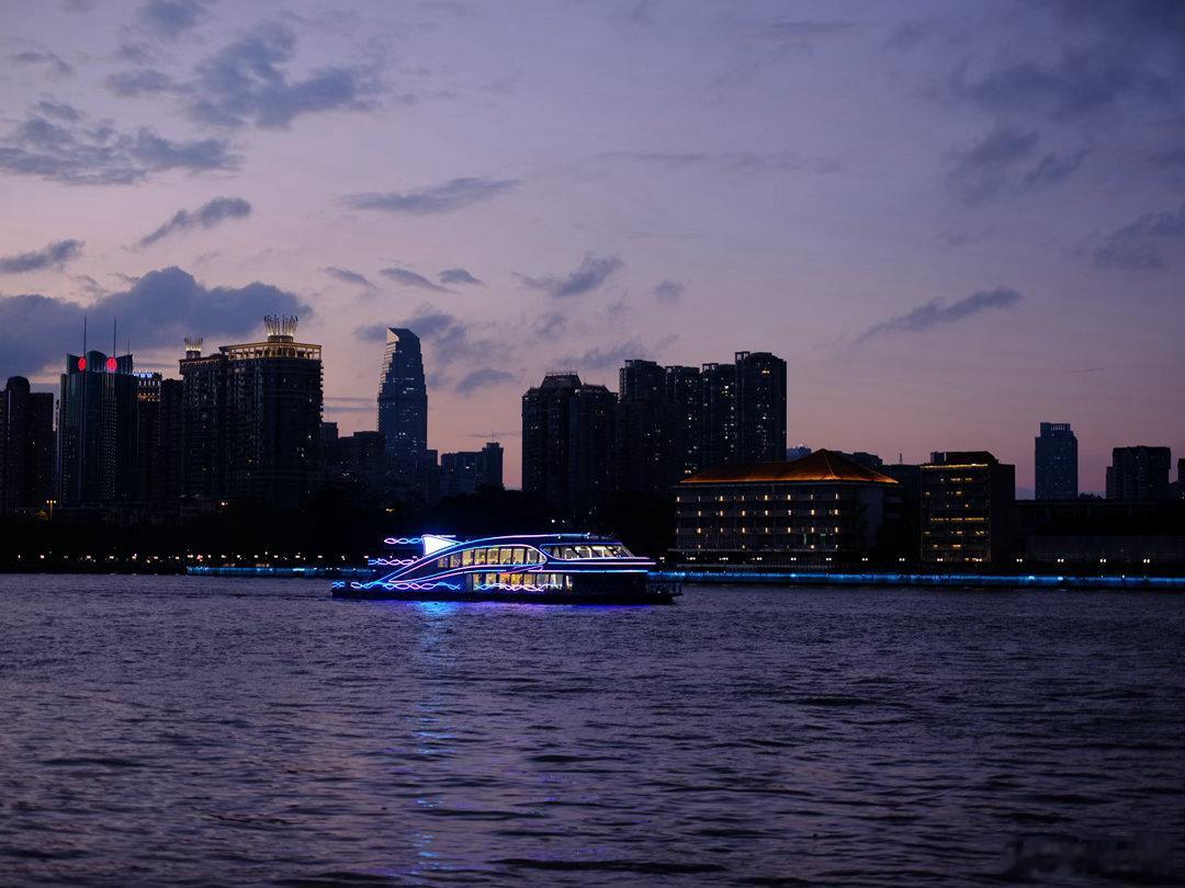 广州滨江东的蓝调浪漫之夜时刻记录生活蓝调夜色 富士GF80 1.7 广州·优文电