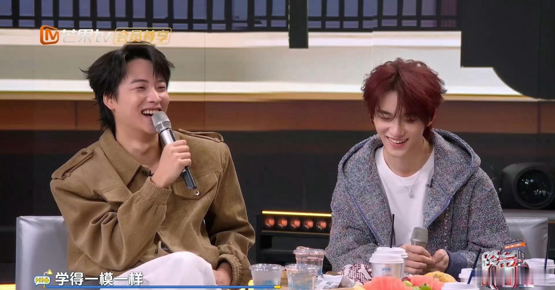 何炅 何炅印象最深的是撒贝宁模仿机器人 你好星期六 何炅这波回忆，直接让撒贝宁的