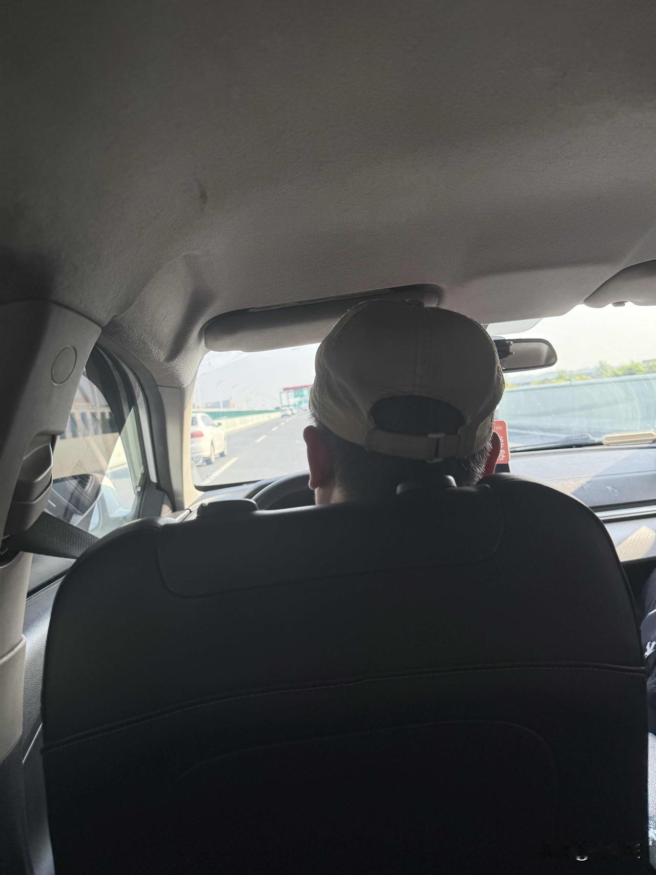 电车里程到0还能跑吗，什么是保电策略？
打车碰一师傅，师傅说“他有点里程焦虑，剩