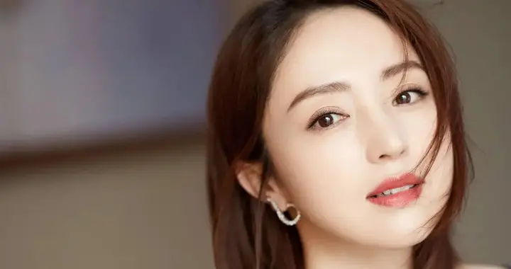 演员董璇，被执行4942万元