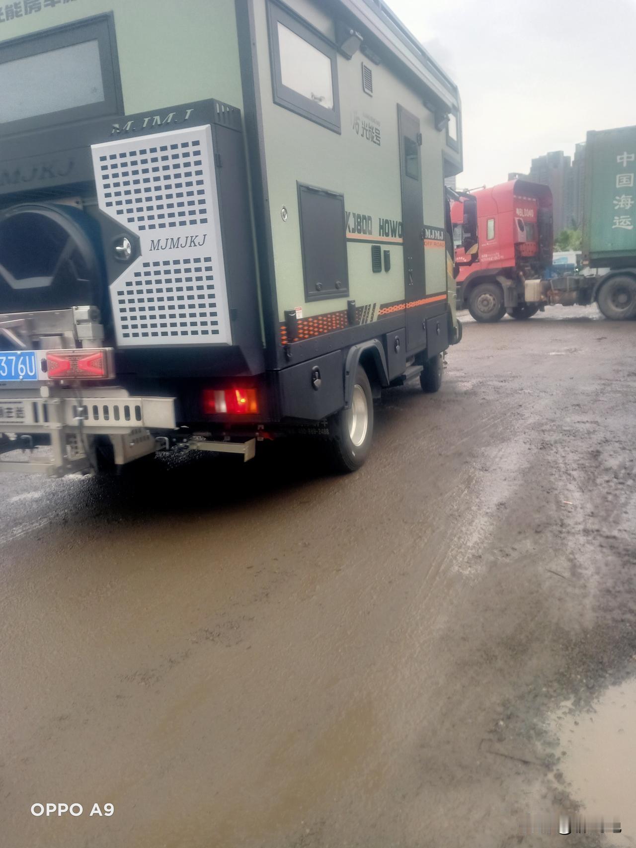 这是不是房车？
以前总听他们说去旅游，最好买个房车，这样去哪儿都不担心住宿问题，