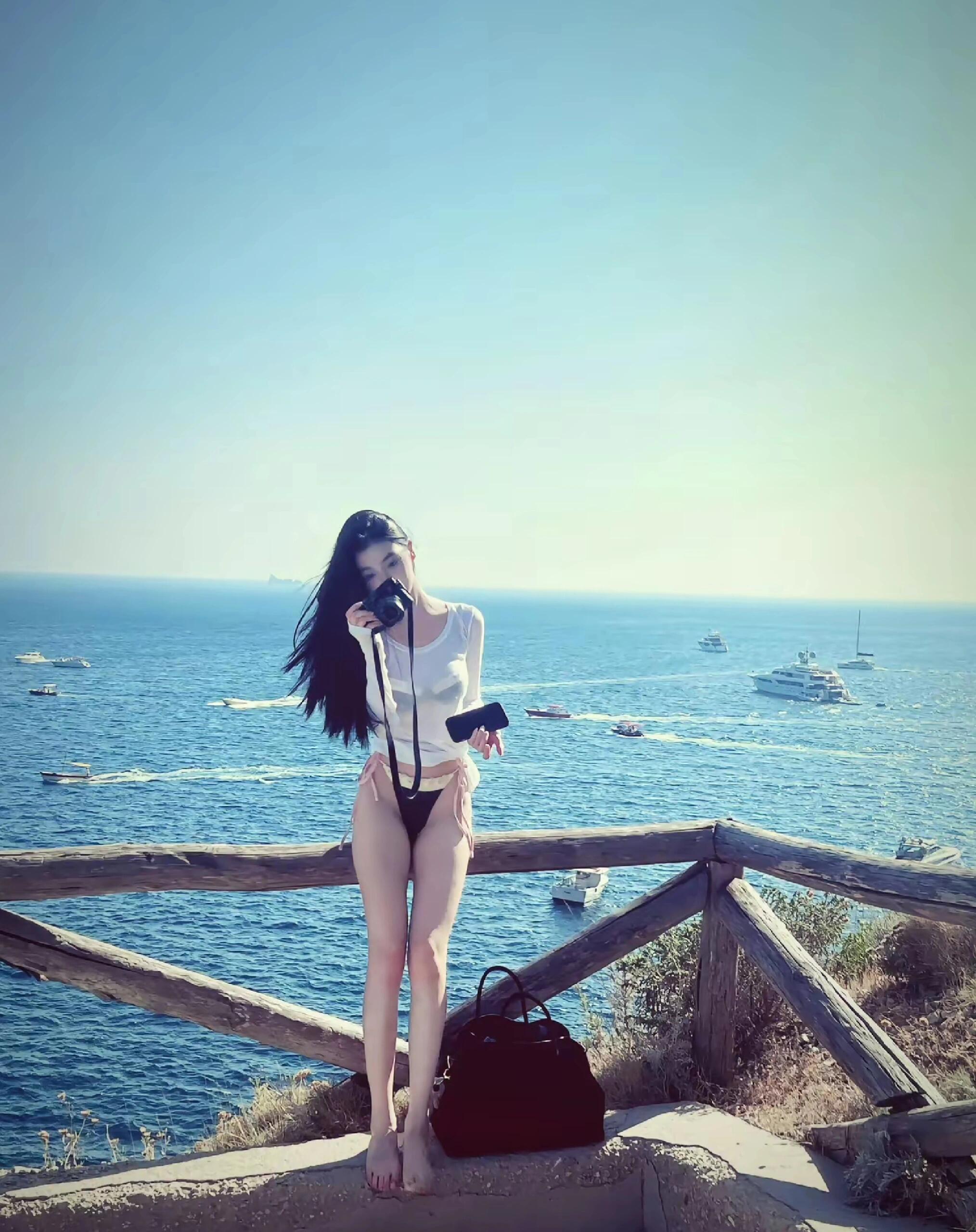 易梦玲泳装秀，喷鼻血啦！ 