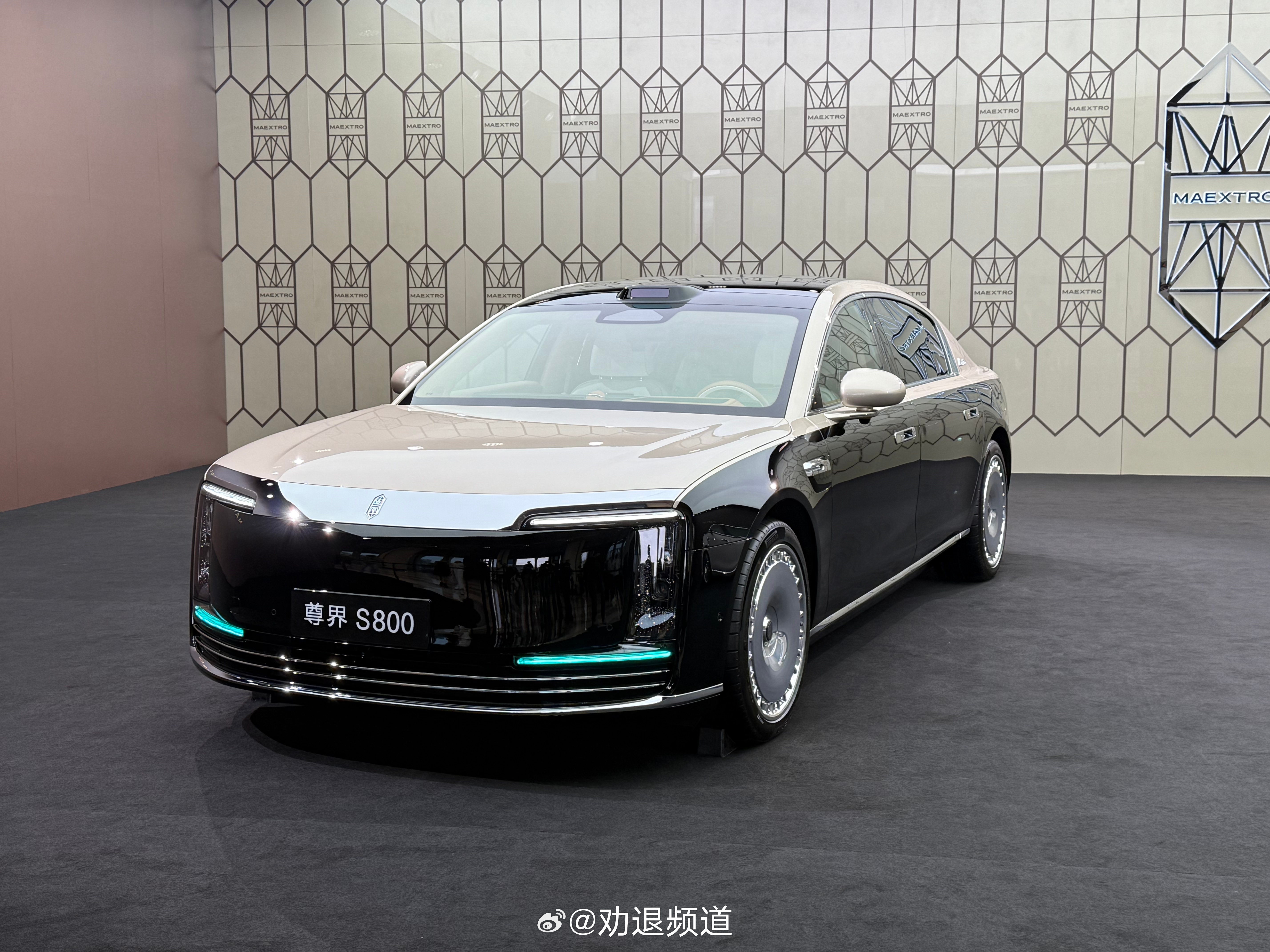 来参加鸿蒙智行技术焕新发布会本场主角尊界s800 &问界m9要上全球线束最高的激