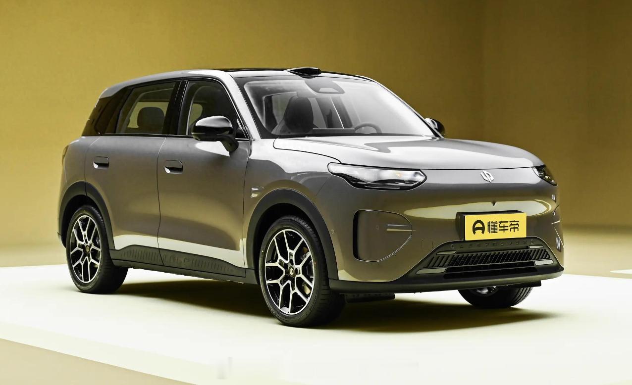 全新零跑A10实车图公布，新车正式开启盲订，提供400公里续航、500公里续航以