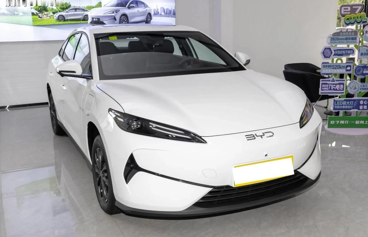🚗 CNN记者在北京车展看傻眼了：中国电动车，正杀向全球！

2026年北京车