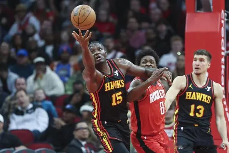 据NBA分析网记者皮尔西报道，勇士本赛季整体表现令人失望，球员状态的下滑和年龄的