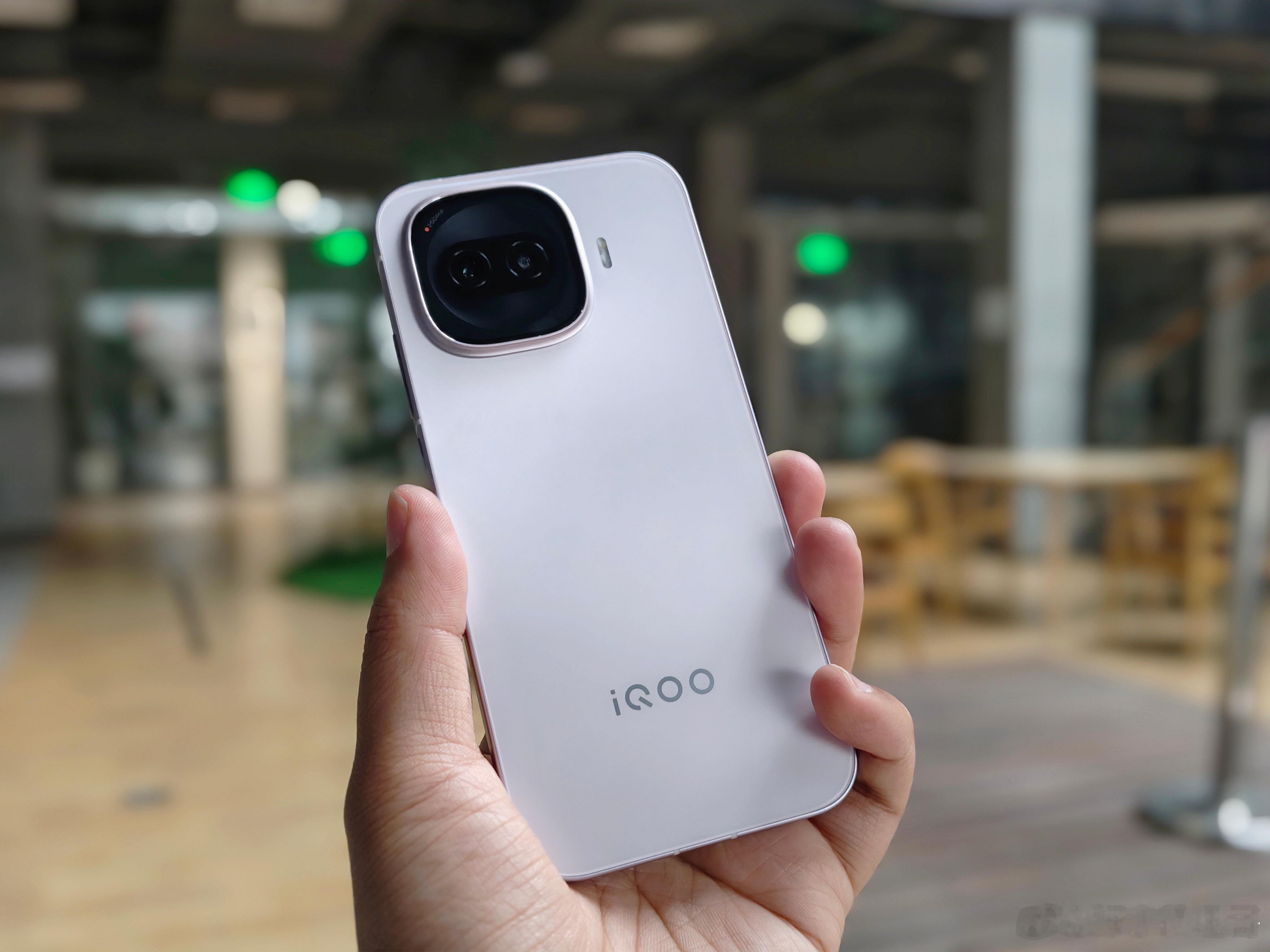 iQOO Z11 Turbo刚刚又去官网看了看，发现最走量的12+512的光晕粉